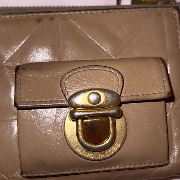 Marc Jacobs tan leather wallet. Used but loved. - Picture 5 of 8